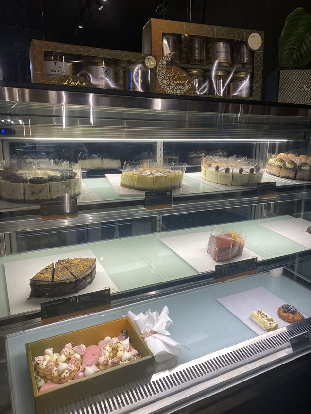 Hipster cafe with fantastic foods! 