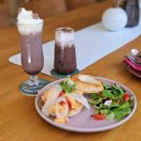 คาเฟ่กลางลาดพร้าว สำหรับสาย Tea Lover ห้ามพลาด 
