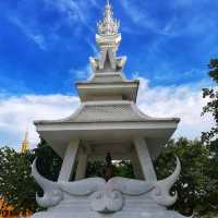 ชมสถาปัตยกรรม ศิลปะที่แฝงธรรมะ ณ วัดร่องขุ่น
