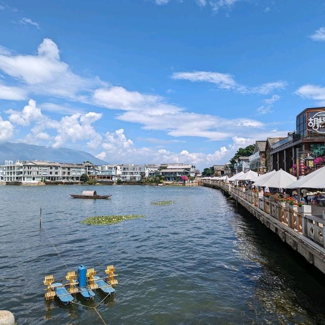 Serene Lake Views at Shuanglang Ancient Town
