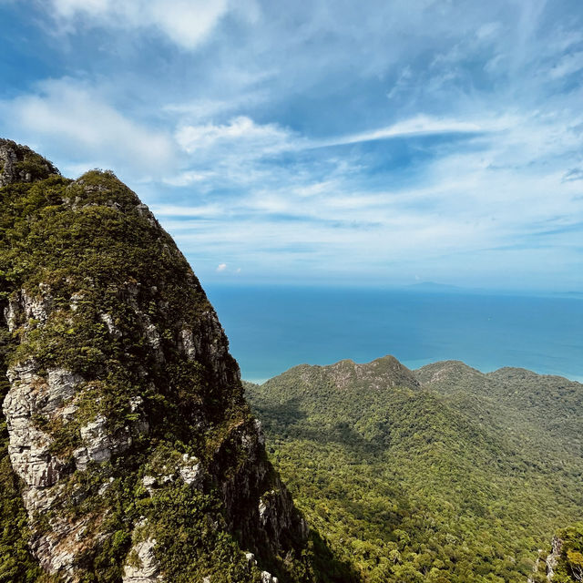 "Skyward Adventure: Exploring Langkawi Cable Car and SkyBridge"