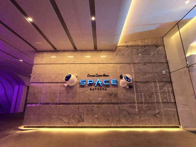 Space Water Park สวนน้ำในธีมสุดล้ำที่โรงแรม Grand Center Point Space Pattaya