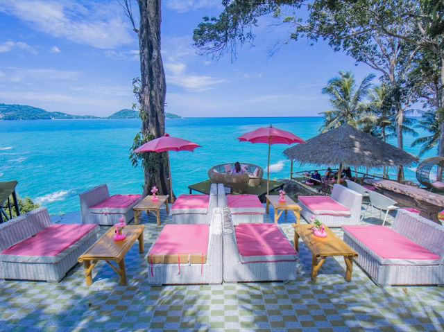  คาเฟ่สีชมพูวิวทะเลหาดกระหลิม