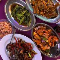Kuching Adventures: Riverfront Strolls and Seafood Delights!