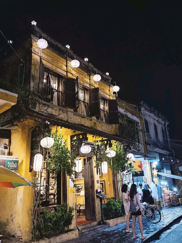 CHARMING OLD TOWN IN HOI-AN 😍