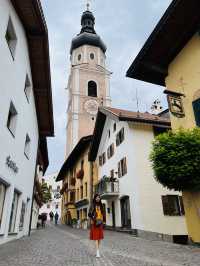 Charming Kastelruth: A Cultural Stroll on a Gloomy Morning