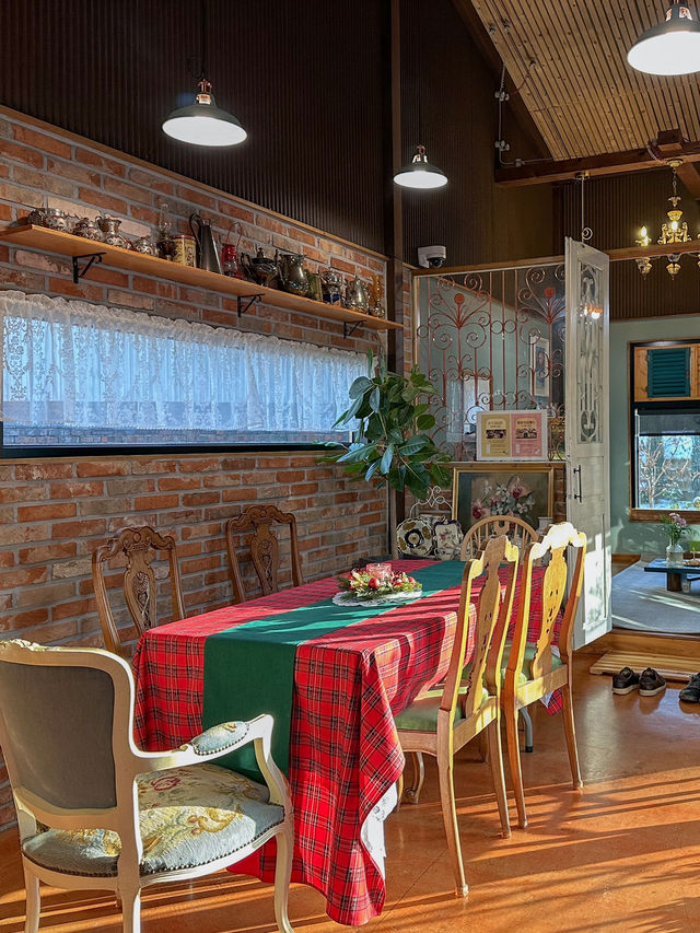 산타마을에 놀러 간 기분이 드는 <오렌지페코 앤 연지>