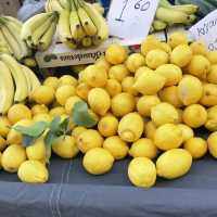 เล่นตลาดเช้าที่ kalambaka