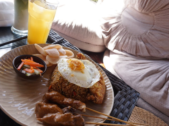 バリ旅行🇮🇩 蓮の池に囲まれたエスニックレストラン@アヤナリゾート