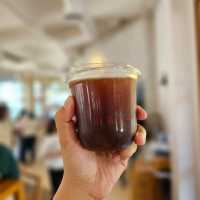 Burgundy Cafe วิวสวย กาแฟอร่อย