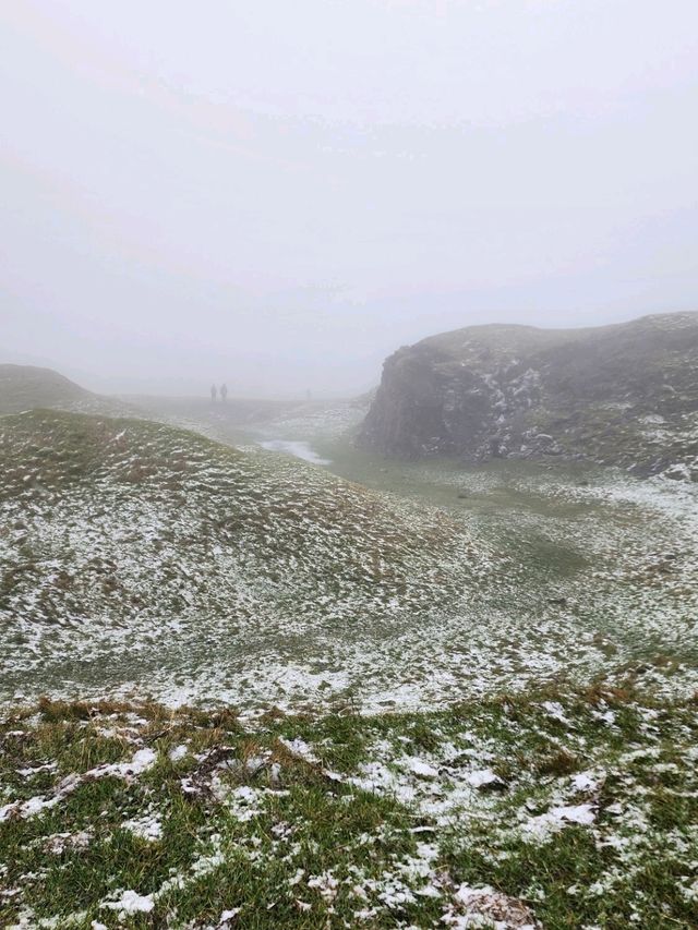 Snowy Winter Hike at the Peak District National Park 🌨️