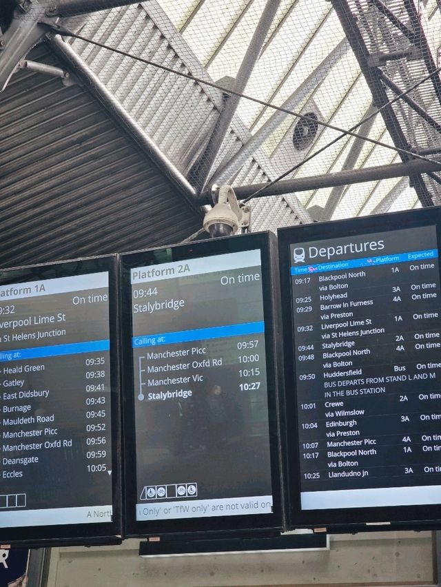 ถึงสนามบิน Manchester แล้วพร้อมเดินทางเข้าเมือง😁