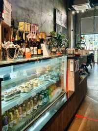 Knots Cafe & Living