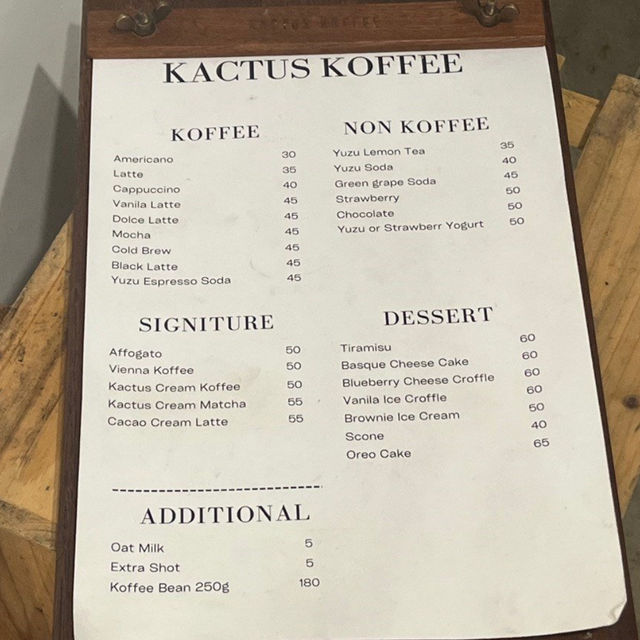 裝修簡潔好chill嘅咖啡店☕️