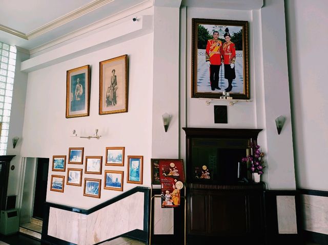 泰國曼谷市中心湄南河畔唐人街上著名劇院建築景點：皇家劇院，適合打卡拍照📸