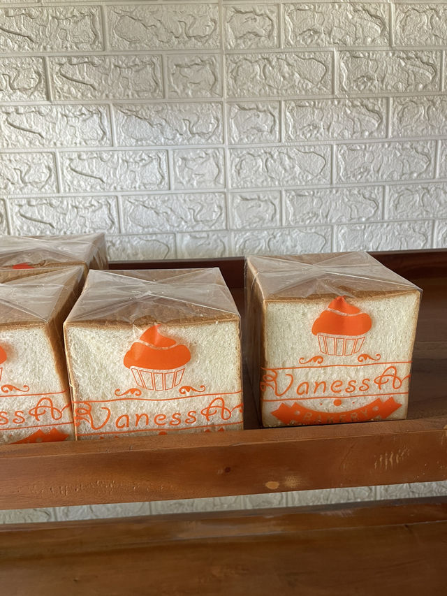 Vanessa Bakery – A Small Spot with Big Flavor in Waingapu 🥖✨
