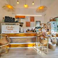 Hug Kapong Cafe - คาเฟ่กะปง 🏡 