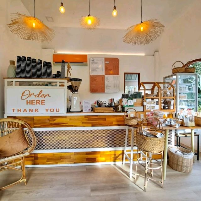 Hug Kapong Cafe - คาเฟ่กะปง 🏡 