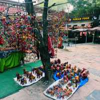 インド各地の手工芸品とストリートフードが楽しめる屋外マーケット🇮🇳