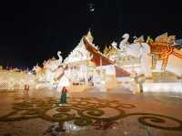 สวนสนุกสีสันยามค่ำคืนบนหาดกมลา 