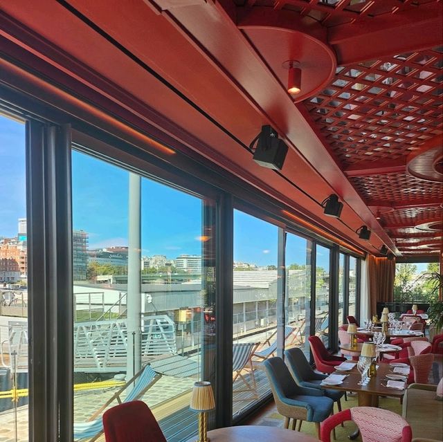 Lovely ambience and view of the seine