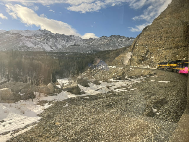 Alaska 冬季極光列車推薦必搭！睜眼可見的壯闊景色