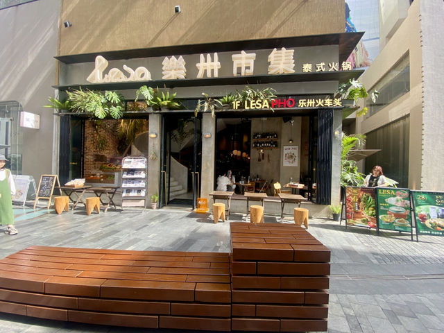 體驗現代時尚與藝術文化之融合美✨ 深業上城🌆✨