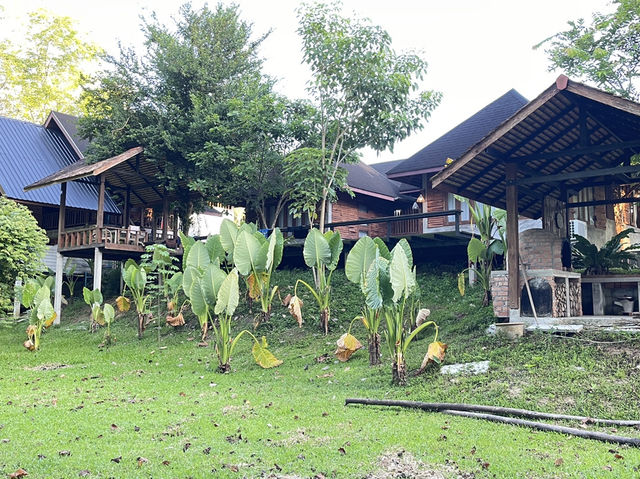 บ้านวารีชีวา ที่พักริมน้ำ แบบครอบครัว