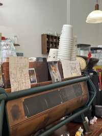 Shanghai | The cosy vibe of the coffee shop 