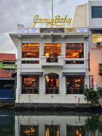 Gravy Baby— vibrant riverside restaurant and bar