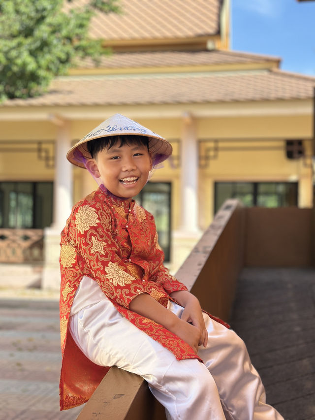 พาลูกเที่ยว อนุสรณ์สถานประธานโฮจิมินห์ @หนองคาย