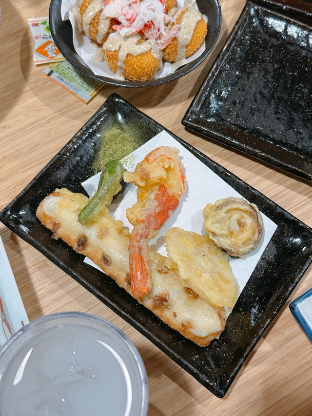 帝王蟹、松葉蟹、紅雪蟹吃到飽