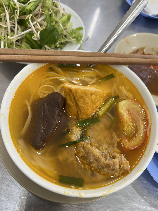Weekend in HCM with HIDDEN GEM FOOD SPOTS.