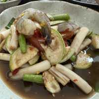 💛 ป้อนมั้ย – ร้านอาหารอีสานสไตล์คาเฟ่ 