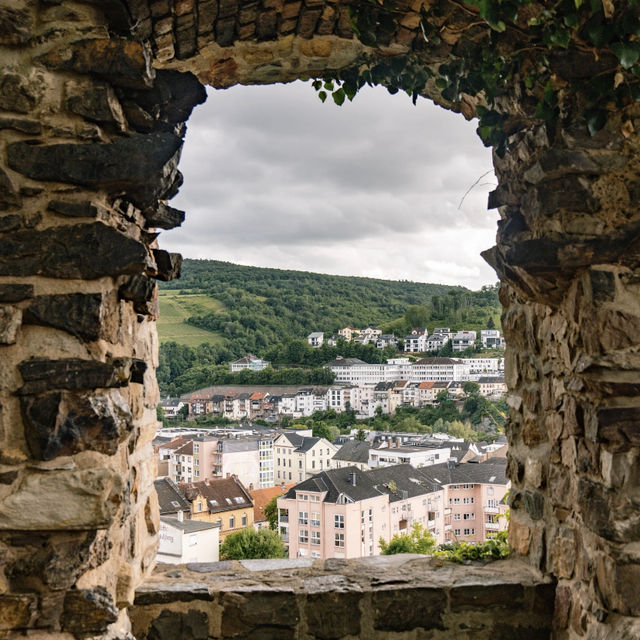 Slow Travel on the Rhine: Charming Towns & Stunning Views! 🏞️🚢