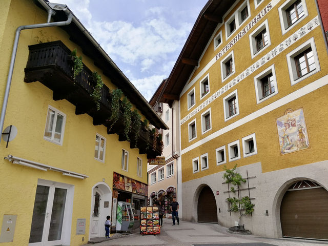 Wandering Through Fairytale Streets – A Summer Stroll in St. Wolfgang