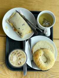 송정 바다를 보며 맛있는 커피를 마실 수 있어요 ☕️