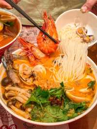 Guangzhou · Beijing Road‼️ Insanely Good HK-Style Rice Noodles — Loaded with Toppings! 