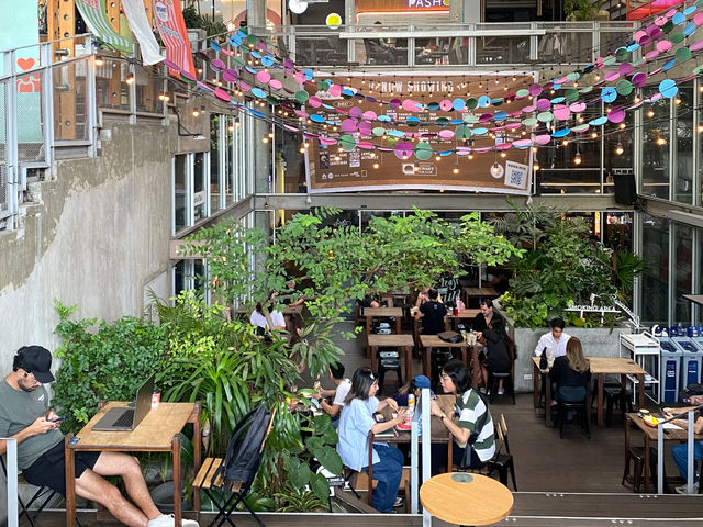 🌳🇹🇭 The Commons: My Bangkok Community Commercial "White Moonlight"!