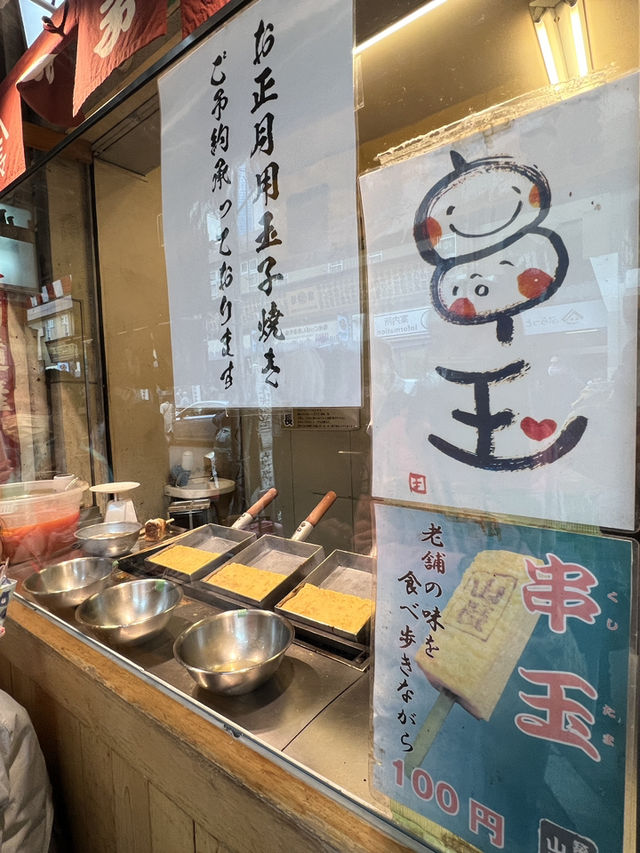 🍢 A Tasty Stroll Through Tsukiji Outer Market – Tamagoyaki, Ramen, Seafood & Soft Serve 🍦