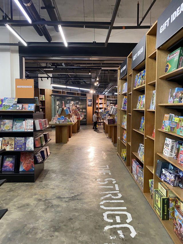 BookXcess Tamarind Square: Cheap Books, Cool Vibes & A Café to Read Them In