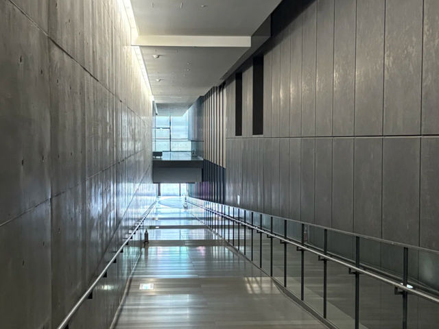 Hyogo Prefectural Museum of Art: A Modernist Marvel in Kobe! 🎨🚶‍♀️