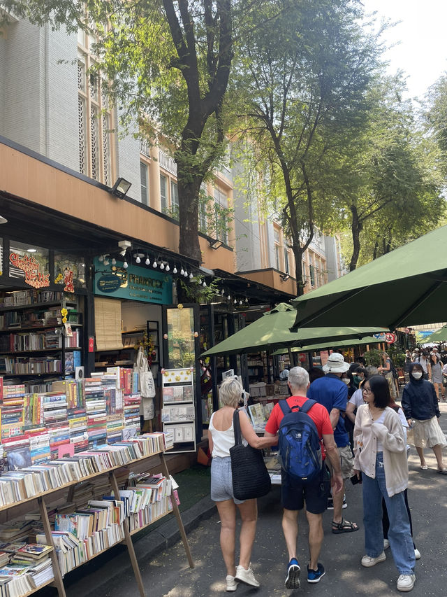 📚 ถนนหนังสือกลางโฮจิมมินห์