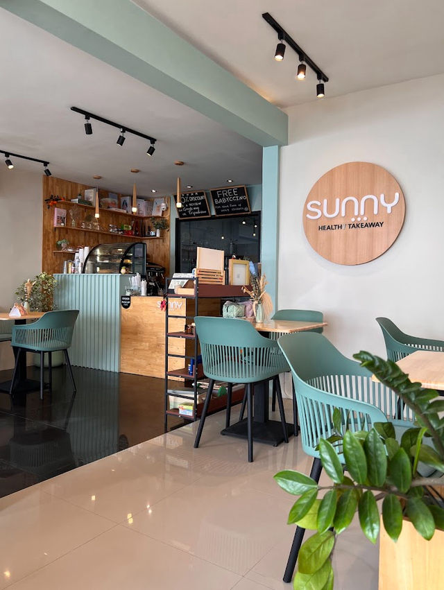 Sunny Cafe: Samui's Bright Spot
