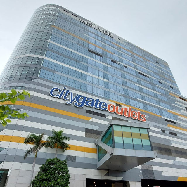 The Silveri Hong Kong ~ MGallery: Chic Comfort Above the Clouds