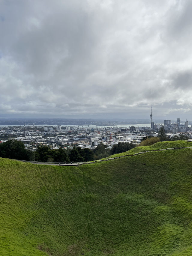 🏞️奧克蘭最高城市視角｜伊甸山 Mt Eden 🌋城市與火山的靜默對話