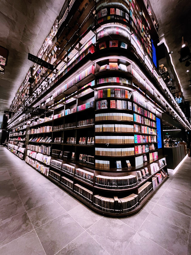 Aesthetic Charm of Tsutaya Pavilion Bukit Jalil – KL’s Most Beautiful Bookstore