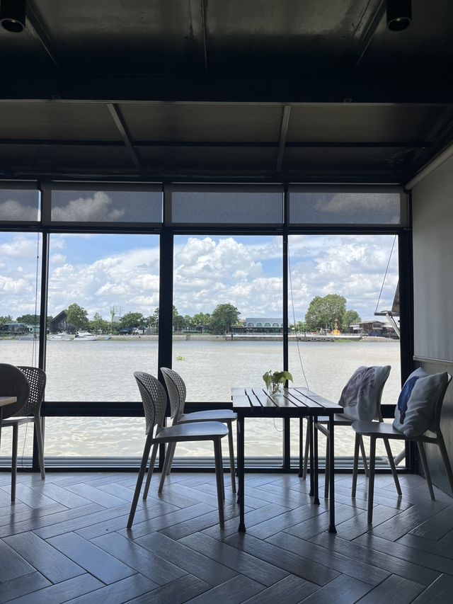 On The River Cafe ปทุมธานี