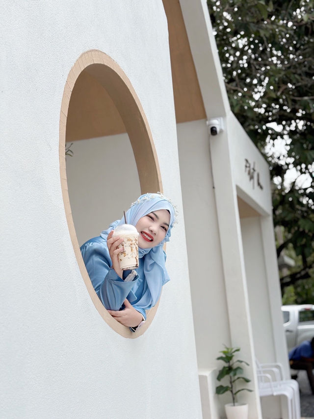 First One : Café & Eatery