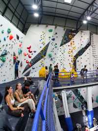 Discover an indoor climbing at Main Wall! Located in Chiang Mai’s old town🧗‍♂️🌿  